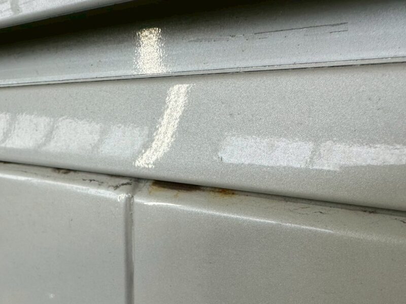 サイドパネル下部の歪みを修正し、表面を整えた状態